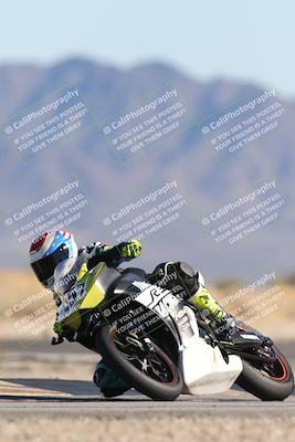 media/Dec-07-2025-CVMA (Sun) [[3e7d2de5dc]]/Race 9-Formula UL Shootout/